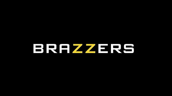 Lending A Horny Hand - Rachel Starr / Brazzers  / stream full from https://zzfull.com/admit