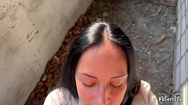 Quick Public Blowjob at a photo shoot with Cum in Mouth