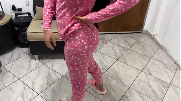 MI HERMOSA HIJASTRA BAILANDO TWERKING ASI SE GANA EL FAVOR DE SU PADRASTRO