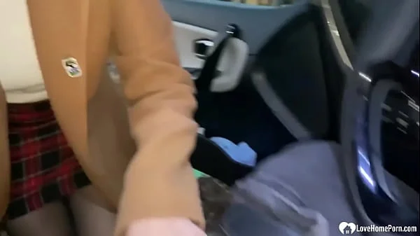 Picked up babe gets fucked by the car