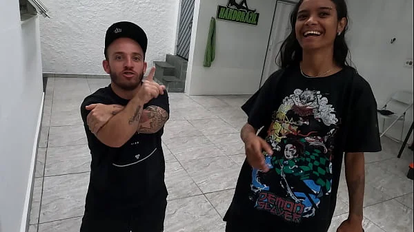 Pitoco chegou junto da ninfeta e quer meter o ferro - Jasmine Santanna