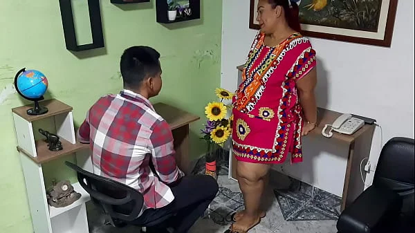 Me follo a mi suegra en la oficina