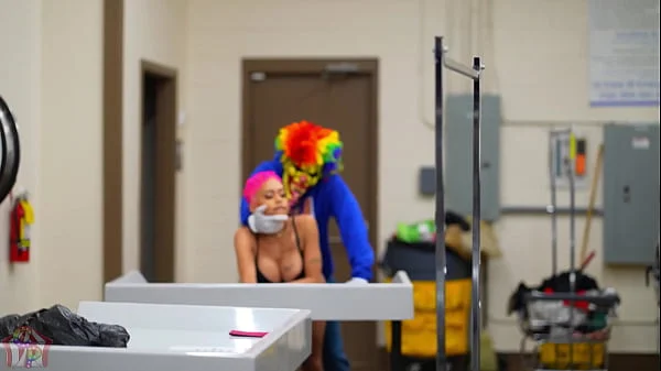 Ebony Pornstar Jasamine Banks Gets Fucked In A Busy Laundromat by Gibby The Clown