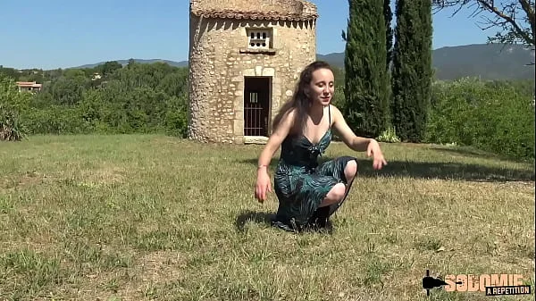 Amandine dévore avec envie trois bonnes bites