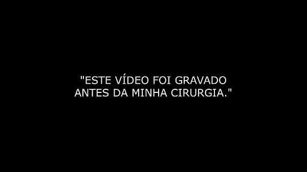 Corno não aguenta o tesão e tira a camisinha do comedor que enche o cu da sua esposa de porra | Cristina Almeida