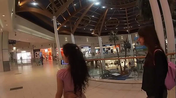 Public cumwalk at the mall!!!