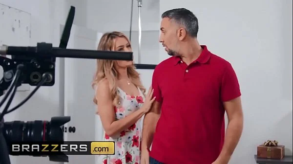 Big tit (Linzee Ryder) gets her shaved cunt drilled - Brazzers